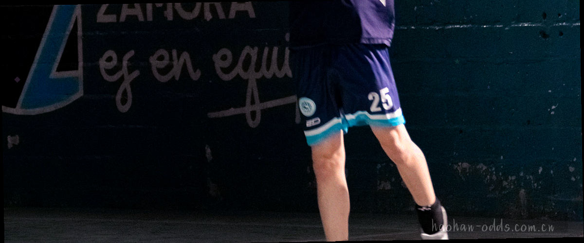 赔率数值与折线构成的抽象图形，等宽数字风格，不含任何品牌标识
